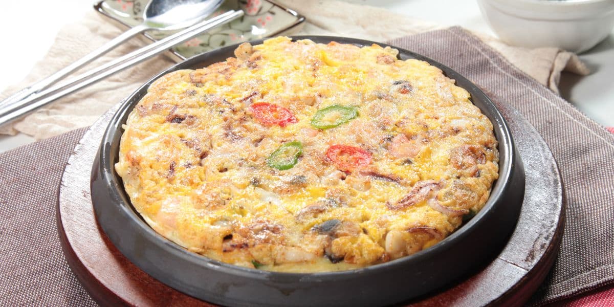 Você está visualizando atualmente Receita de omelete de forno fácil e delicioso é só preparar e levar ao forno