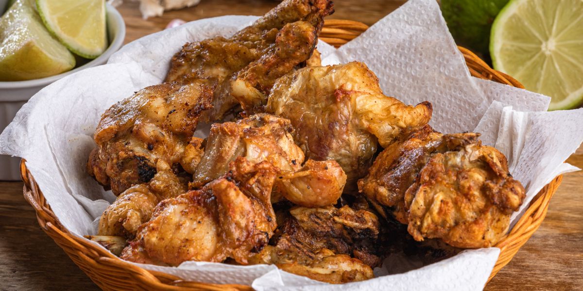 Leia mais sobre o artigo Como fazer frango à passarinho frito com tempero caseiro e que fica muito saboroso