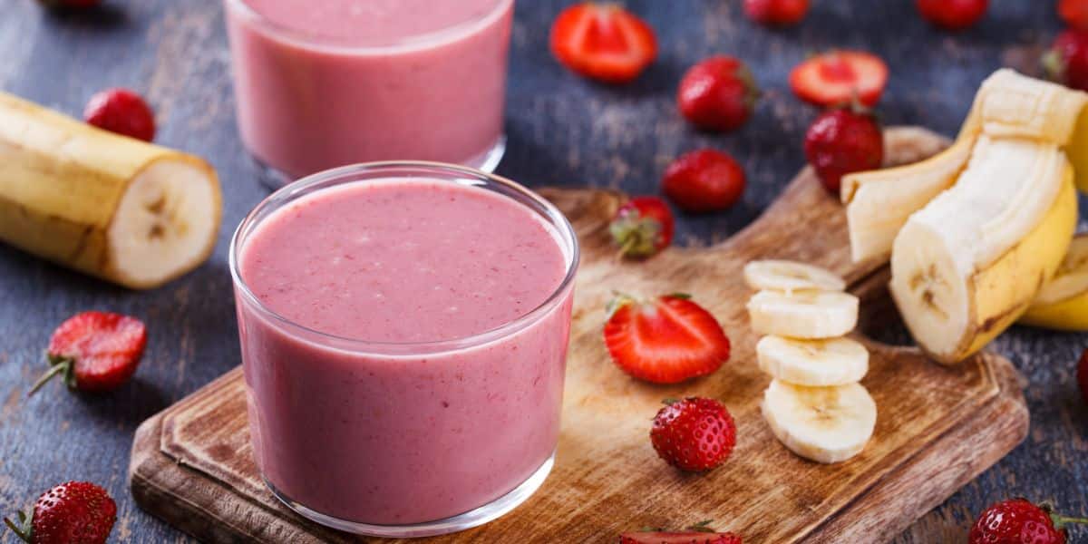 Leia mais sobre o artigo Como fazer smoothie de frutas vermelhas fácil e delicioso é só bater no liquidificador e pronto