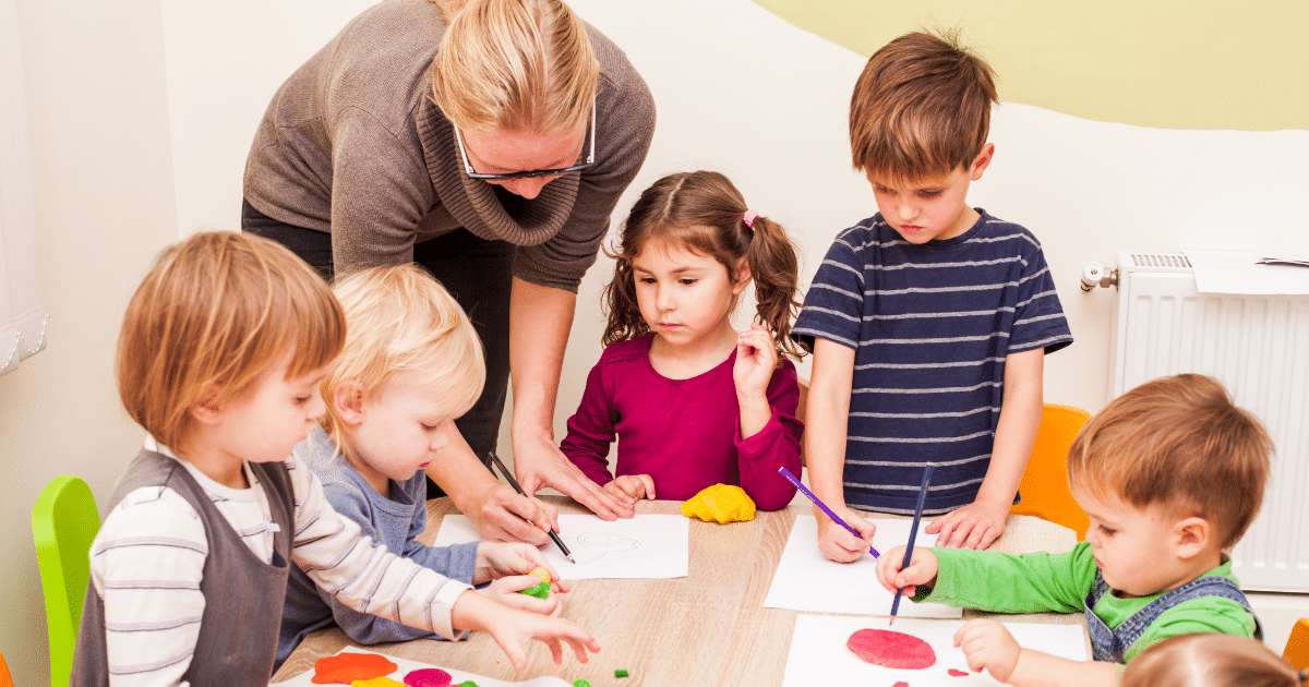 Descubra como um professor infantil em Fortaleza encanta com métodos únicos e músicas que promovem a diversidade e inclusão na educação.